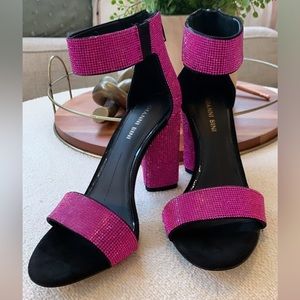 BRAND NEW- Gianni Bini Size 7M- Barbiecore Score! Never worn.